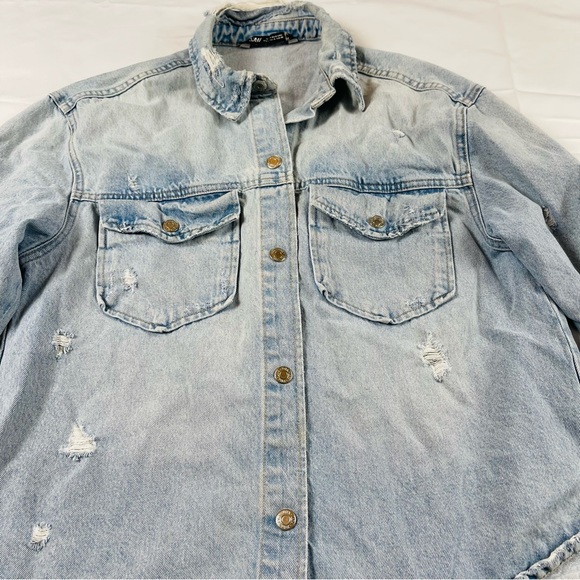 Zara - Oversized Light Wash Long Sleeve Distressed Denim Jean Jacket size:M - Picture 4 of 16